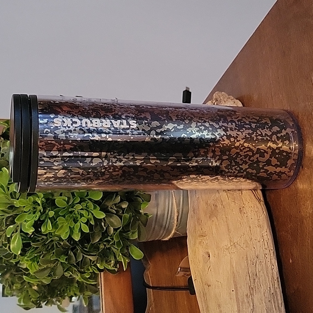 Starbucks 2020 Black & Gold travel mug with sealing twist lid